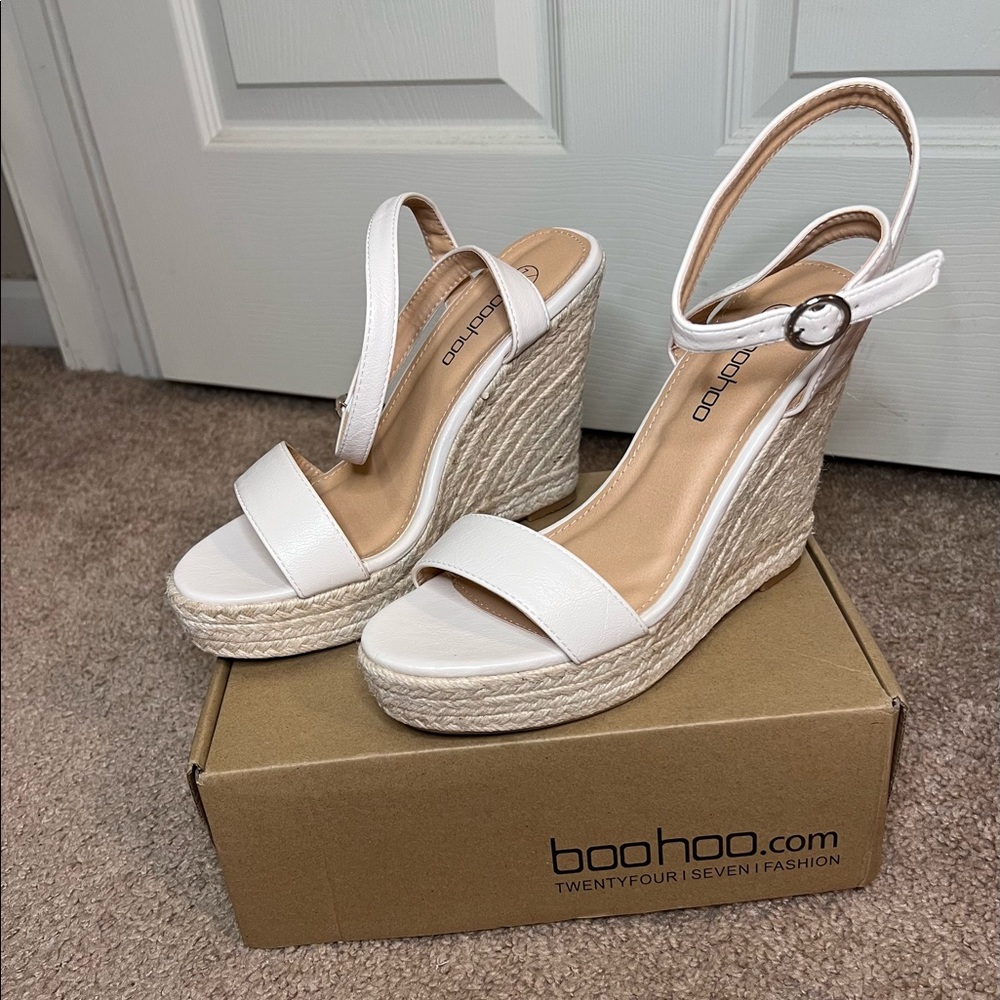 BooHoo Womens wedged sandals